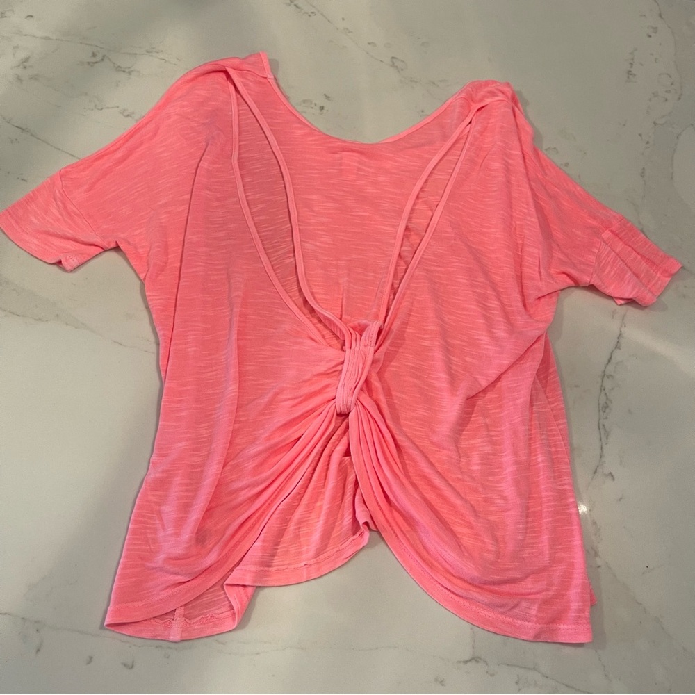 NWOT LF emma + sam neon pink cut out cropped tshirt - Picture 8 of 14